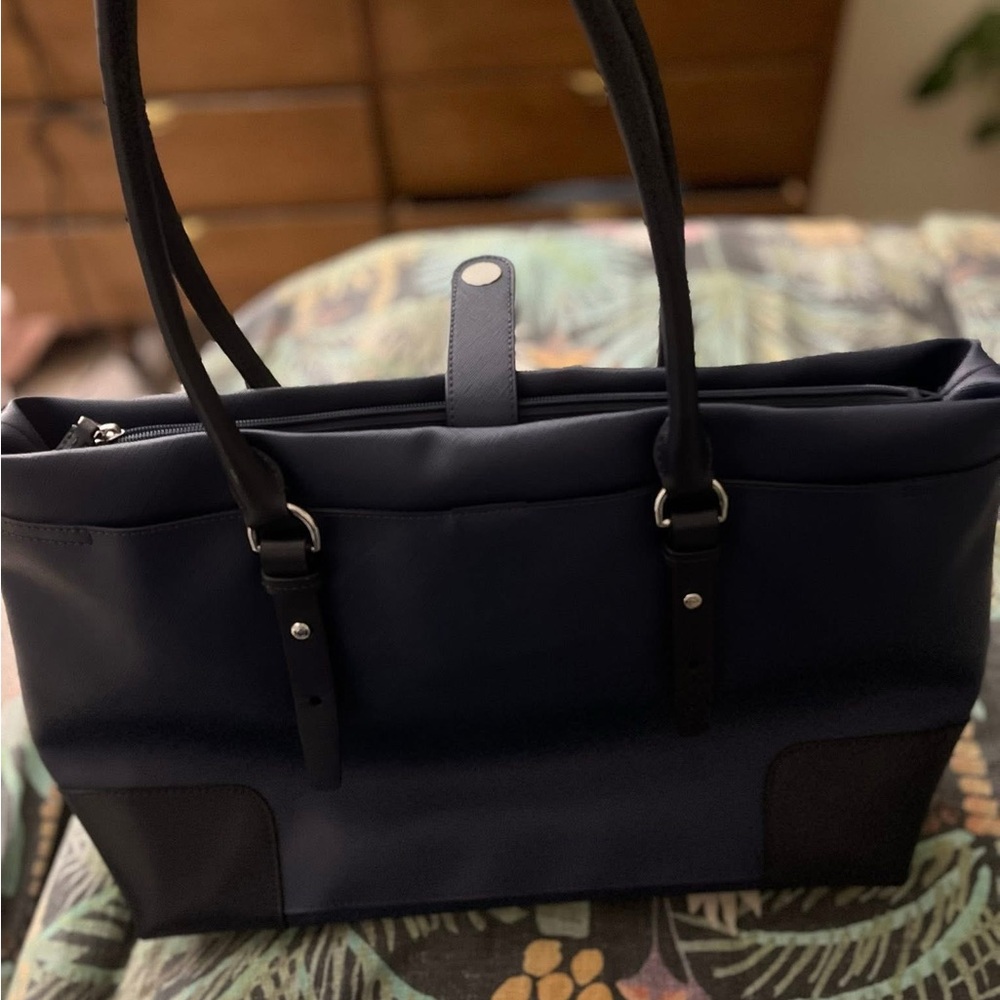 Tumi tote New without tag - Picture 3 of 11